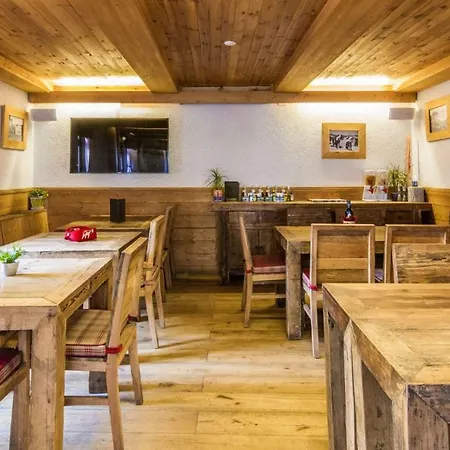 לינה וארוחת בוקר De La Poste Le Châble